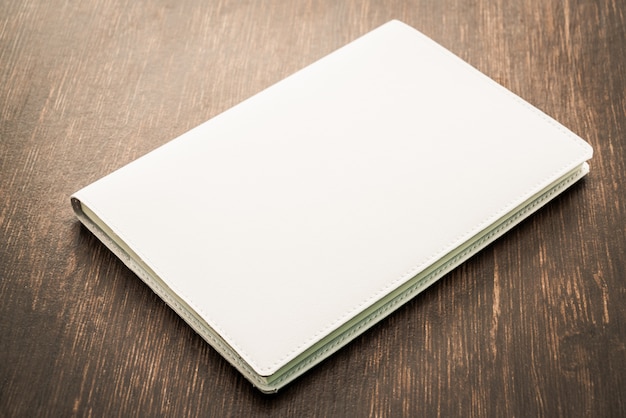 Mẫu thiết kế Cuốn sách mô phỏng màu trắng trống