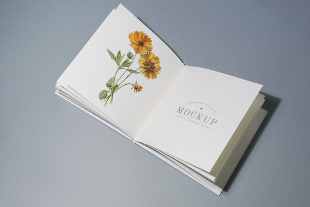 Mẫu thiết kế Mô hình sách gấp giữa với hình minh họa hoa